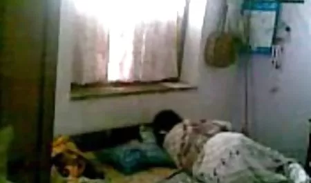 عروسک ساعت ساز با خوشحالی فيلم خارجى سكسى روی یک سیخ کوه پرید
