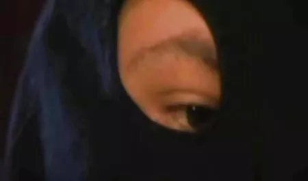 در حالی كانال تلگرام فيلم هاي پورن که همسرش دور است با یک روسپی محروم سرگرم شده است