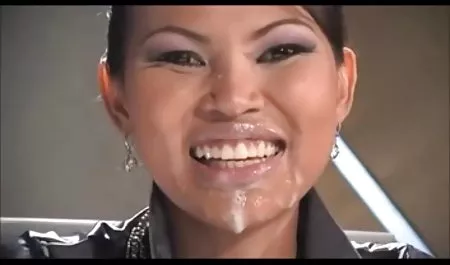 دوشیزگان برفی در شب فیلم هایسکسی خارجی سال نو نوارهای حلقه شده را لیس می زنند