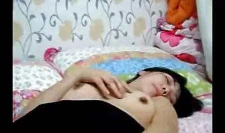 عوضی بزرگسالی که در جوراب کانال های سکسی خارجی تلگرام مشکی روی یک دیک می پرید